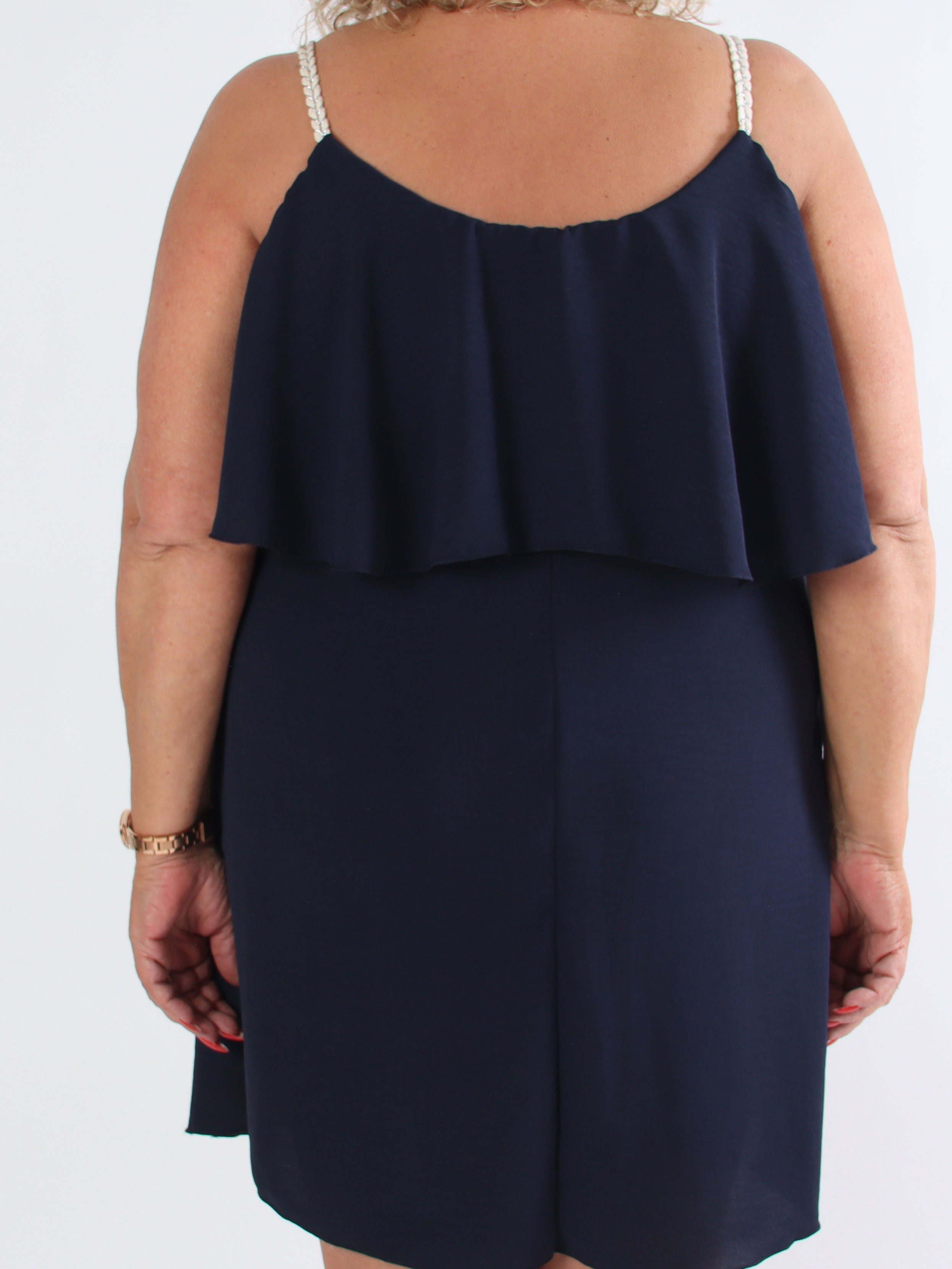 Blanca - Plus size flæsekjole med flettede stropper